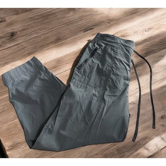 Eddie Bauer Gray Cropped Hiking Pants Sz M Outdoor Zip Pockets Elastic Waist - Picture 1 of 6